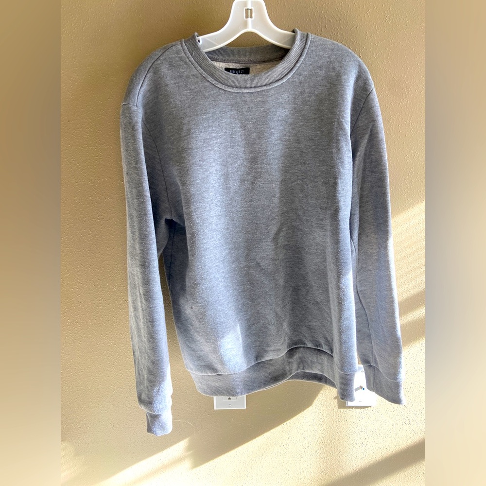 Forever 21 grey men’s oversized fleece lined crewneck.